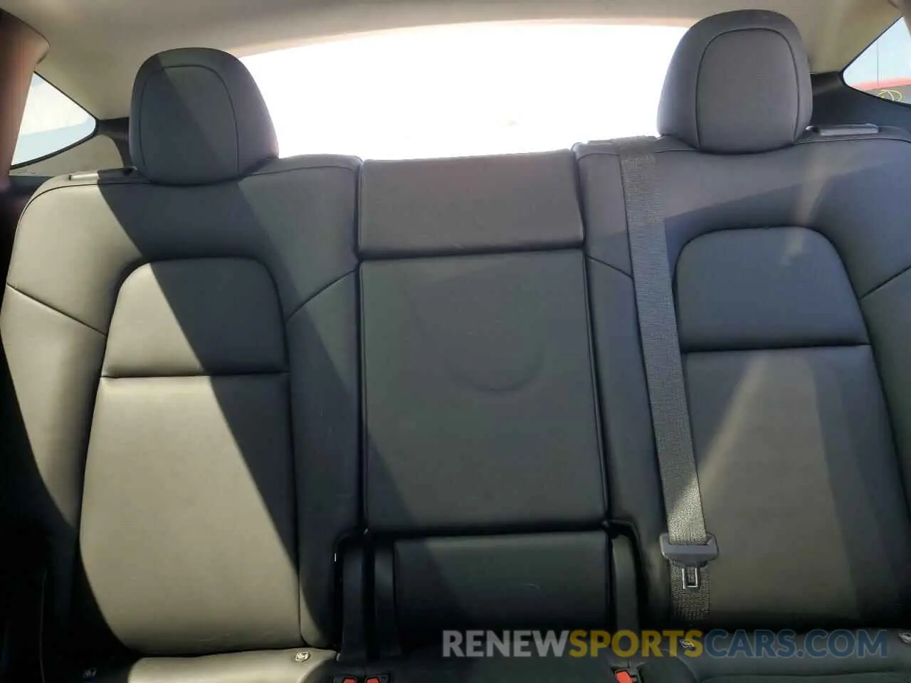 10 Photograph of a damaged car 7SAYGDEF3NF486656 TESLA MODEL Y 2022