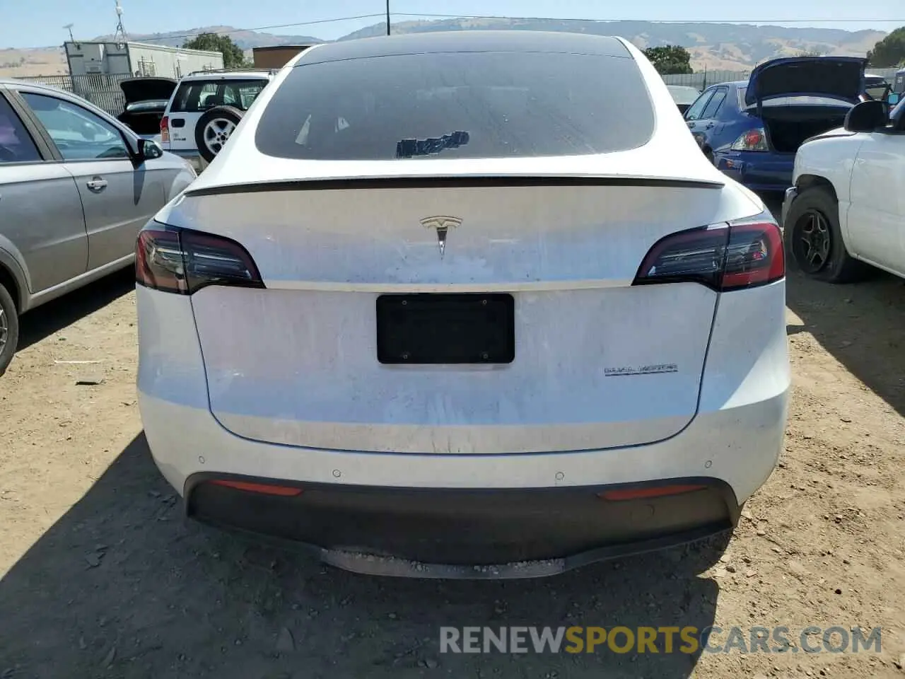6 Photograph of a damaged car 7SAYGDEF3NF486656 TESLA MODEL Y 2022
