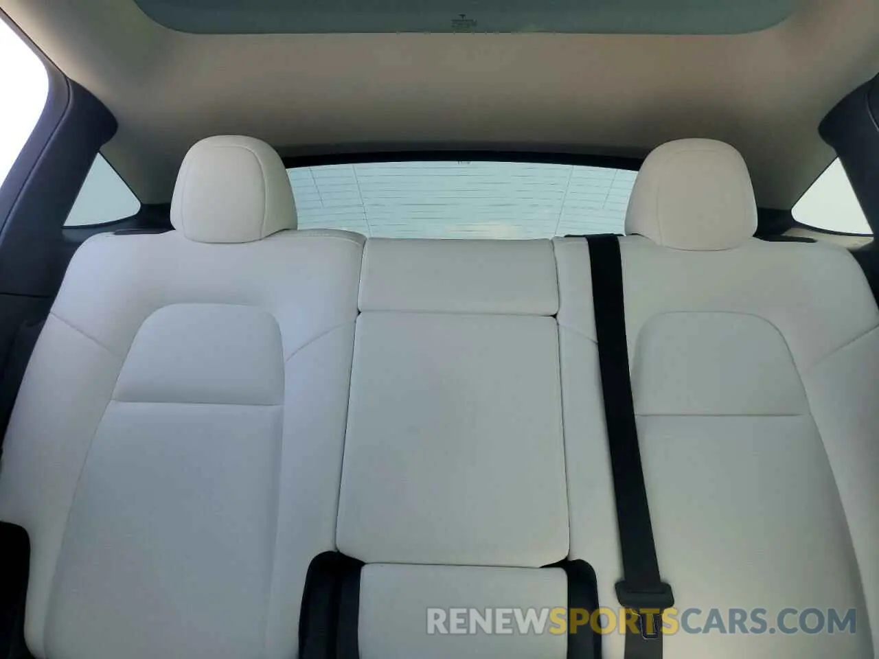 10 Photograph of a damaged car 7SAYGDEF3NF524130 TESLA MODEL Y 2022
