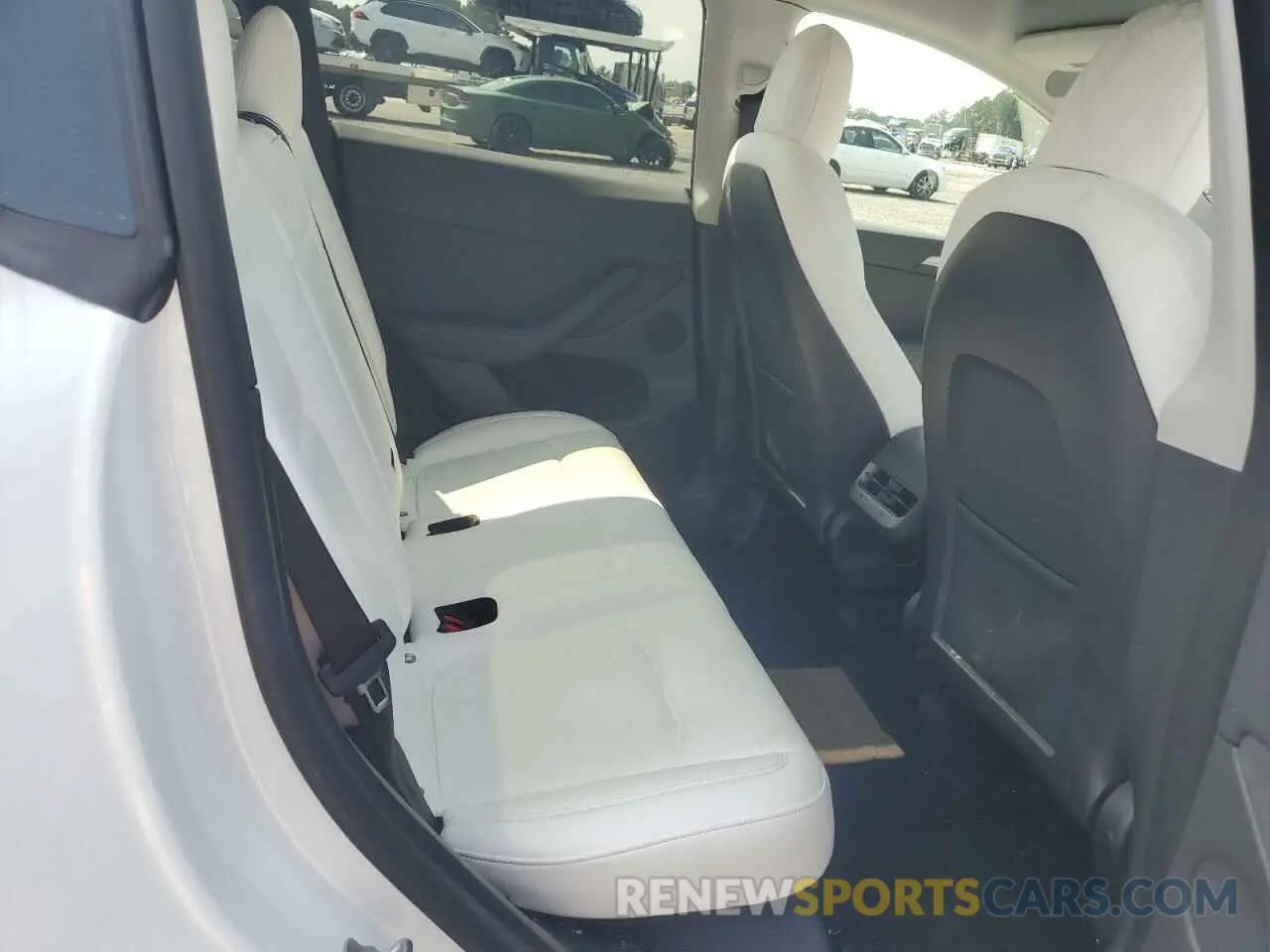 11 Photograph of a damaged car 7SAYGDEF3NF524130 TESLA MODEL Y 2022