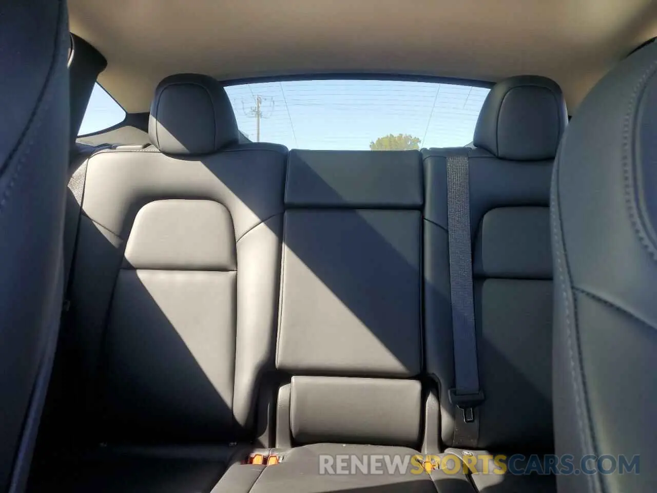 10 Photograph of a damaged car 7SAYGDEF3NF531143 TESLA MODEL Y 2022