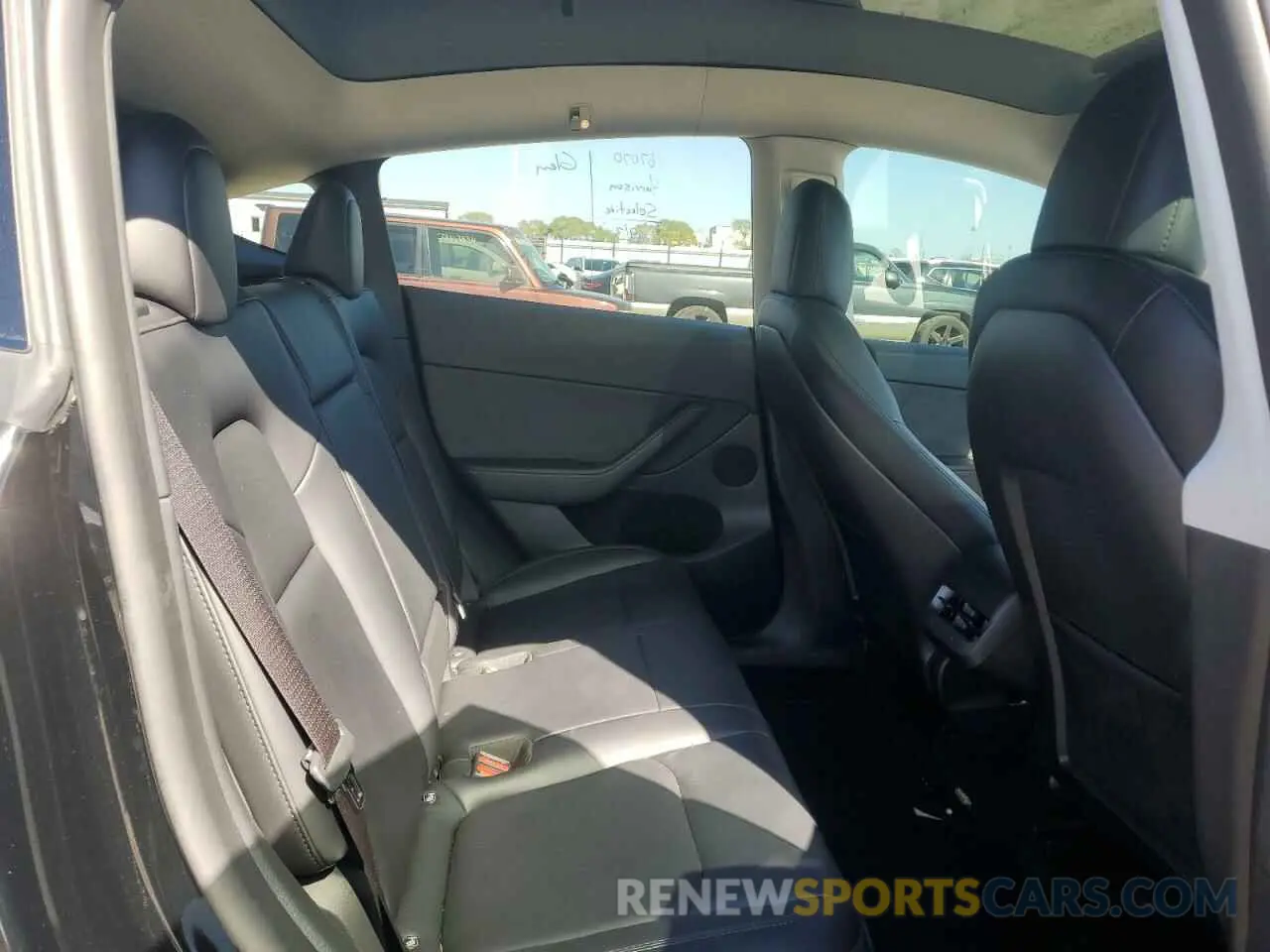 11 Photograph of a damaged car 7SAYGDEF3NF531143 TESLA MODEL Y 2022