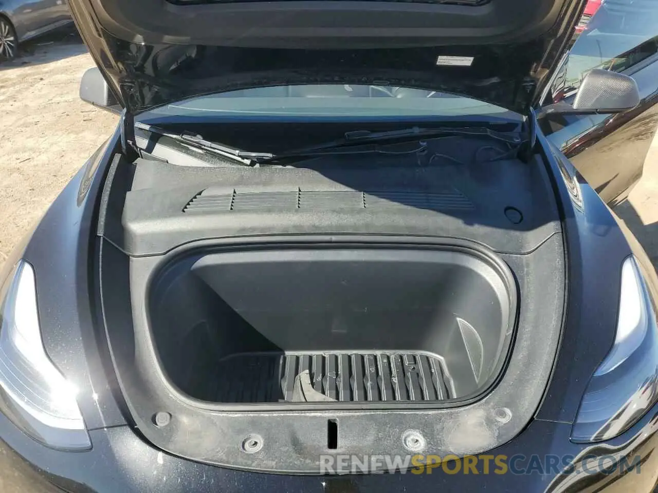 12 Photograph of a damaged car 7SAYGDEF3NF531143 TESLA MODEL Y 2022