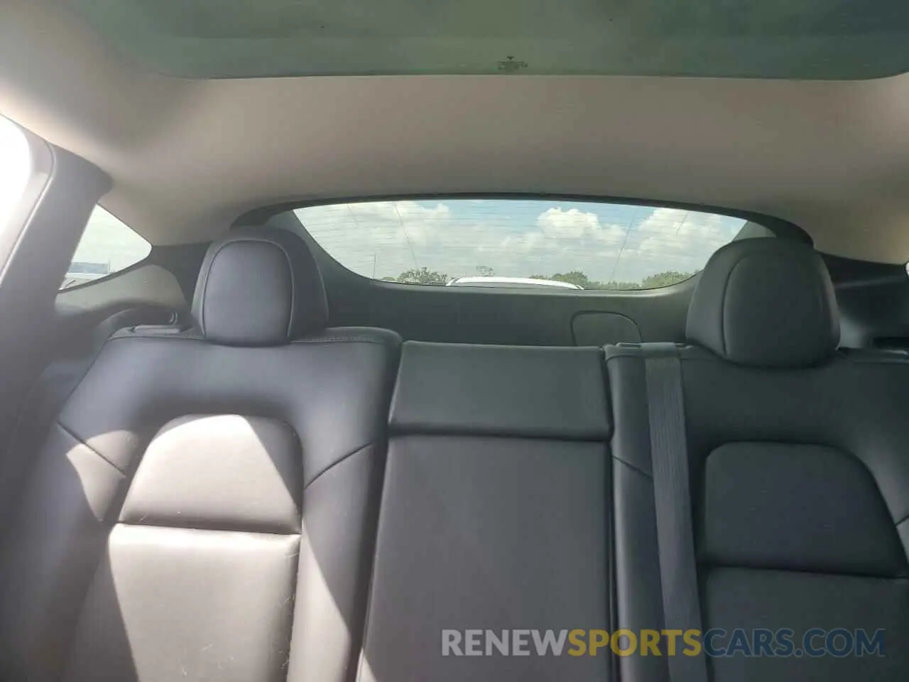 10 Photograph of a damaged car 7SAYGDEF3NF534172 TESLA MODEL Y 2022