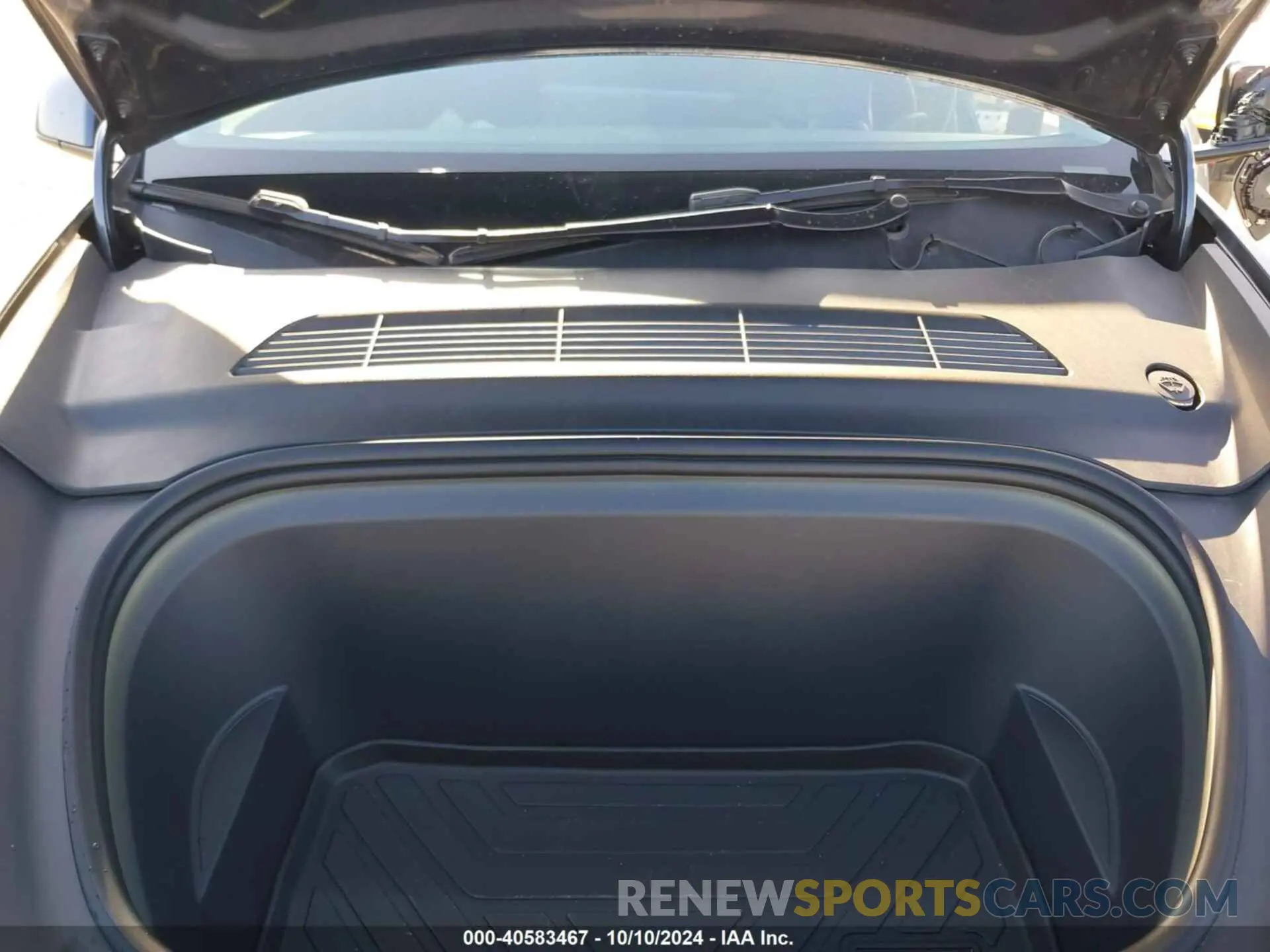 10 Photograph of a damaged car 7SAYGDEF3NF561002 TESLA MODEL Y 2022
