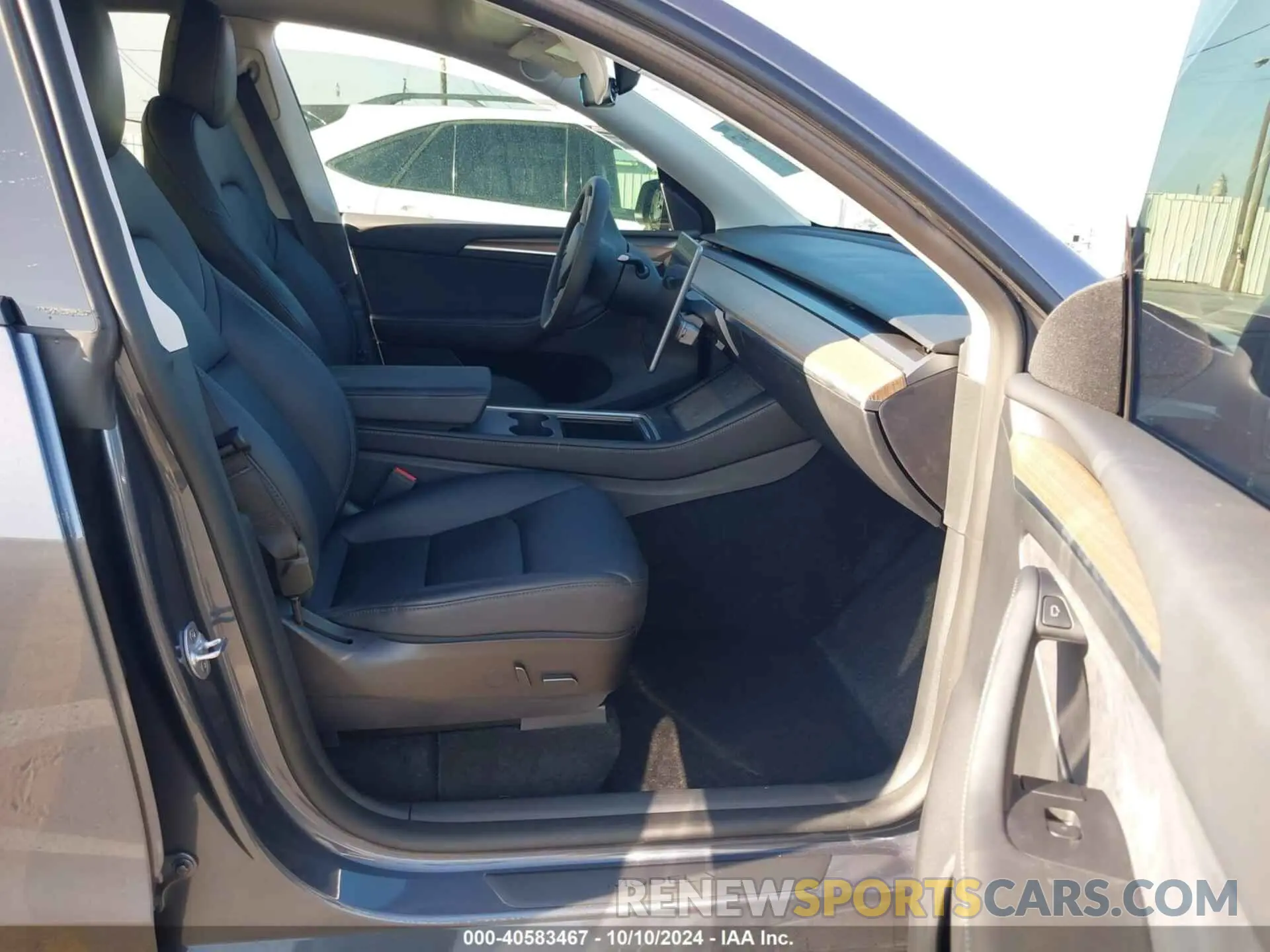 5 Photograph of a damaged car 7SAYGDEF3NF561002 TESLA MODEL Y 2022