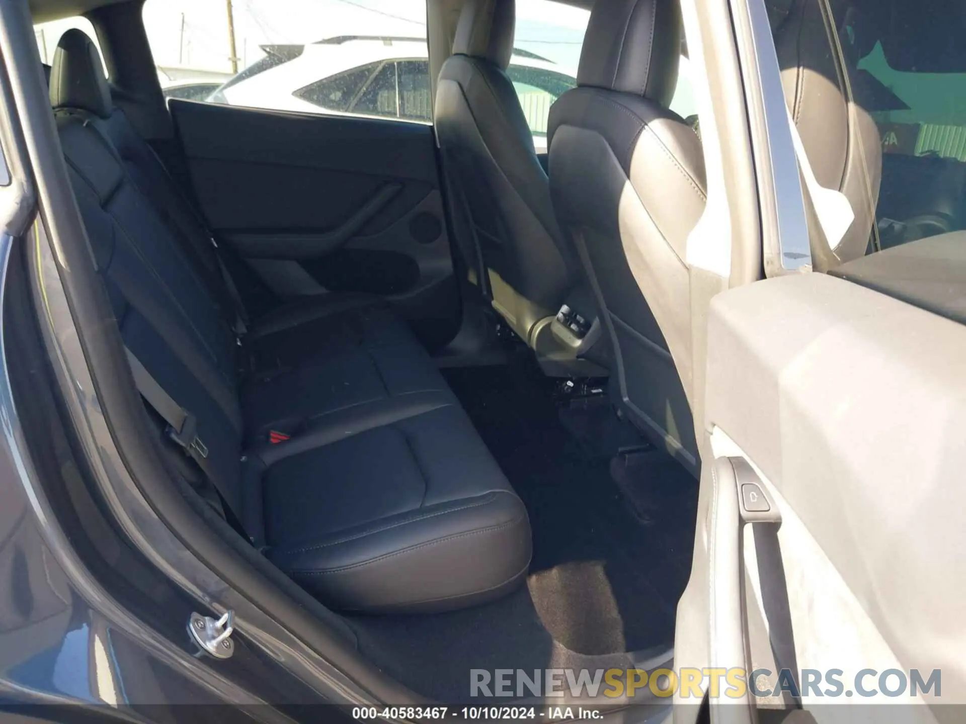 8 Photograph of a damaged car 7SAYGDEF3NF561002 TESLA MODEL Y 2022