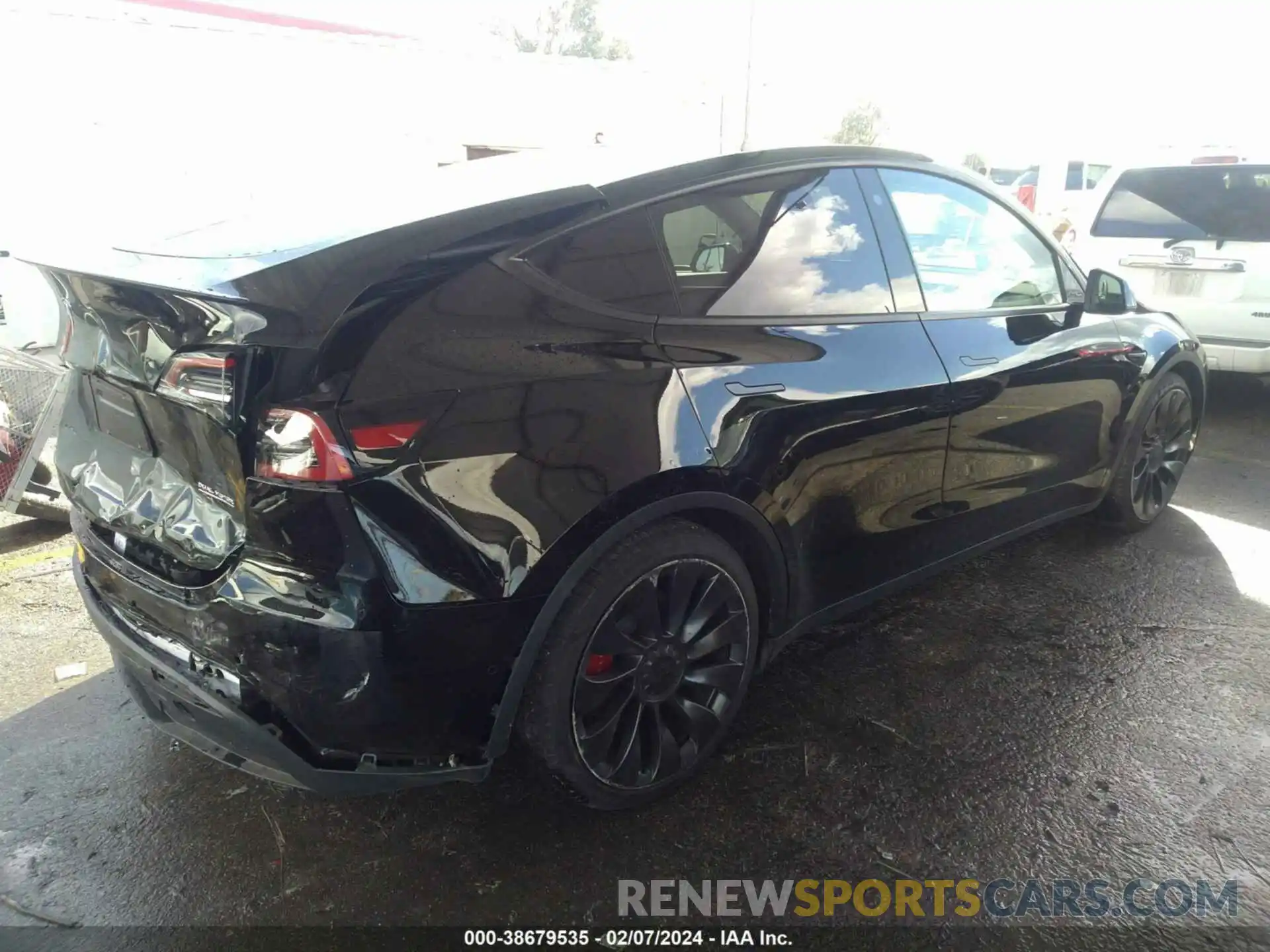 4 Photograph of a damaged car 7SAYGDEF3NF576454 TESLA MODEL Y 2022