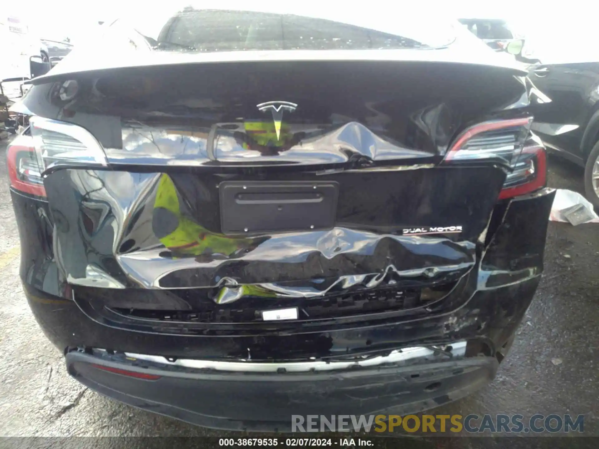 6 Photograph of a damaged car 7SAYGDEF3NF576454 TESLA MODEL Y 2022