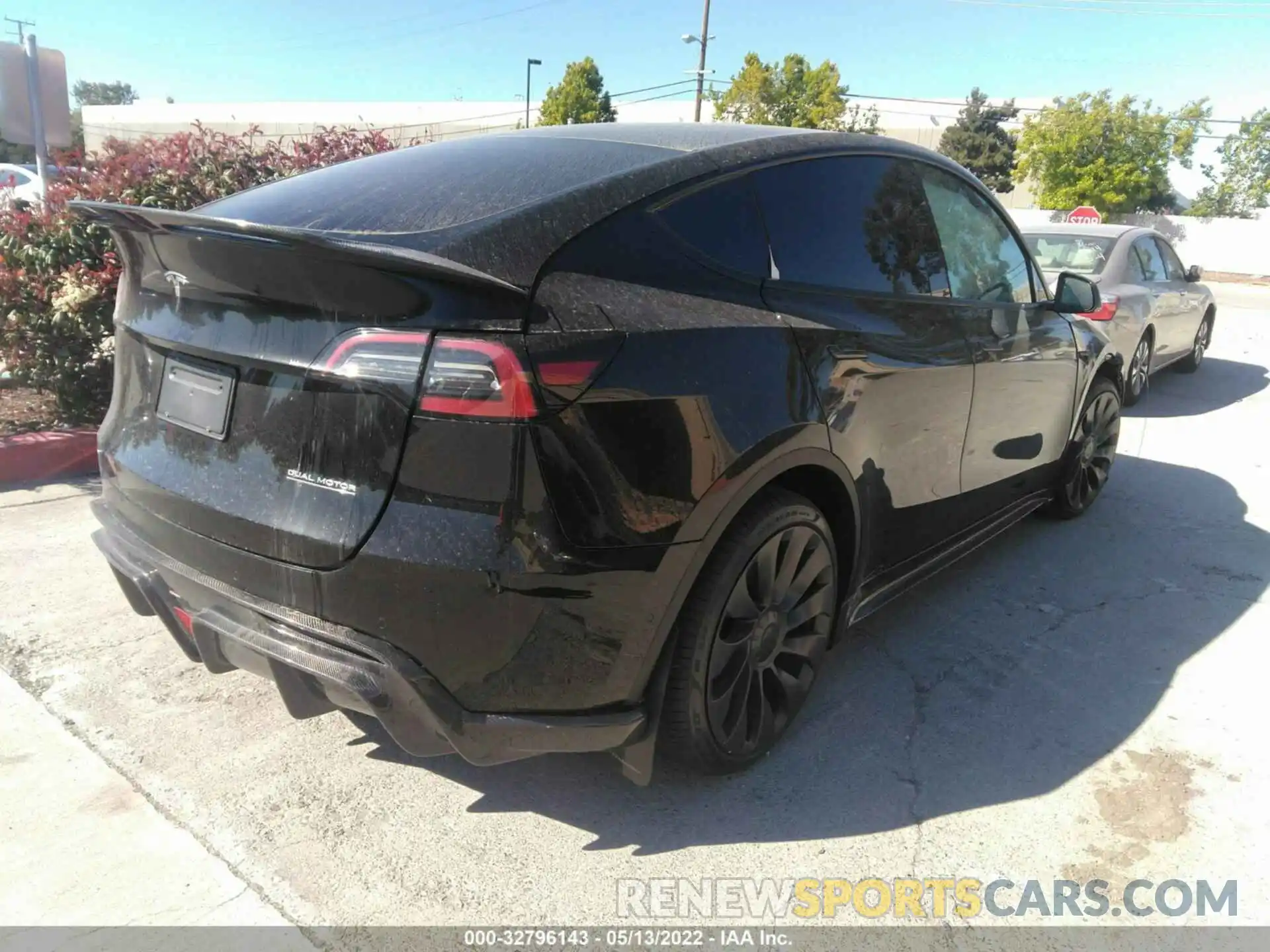 4 Photograph of a damaged car 7SAYGDEF4NF324387 TESLA MODEL Y 2022