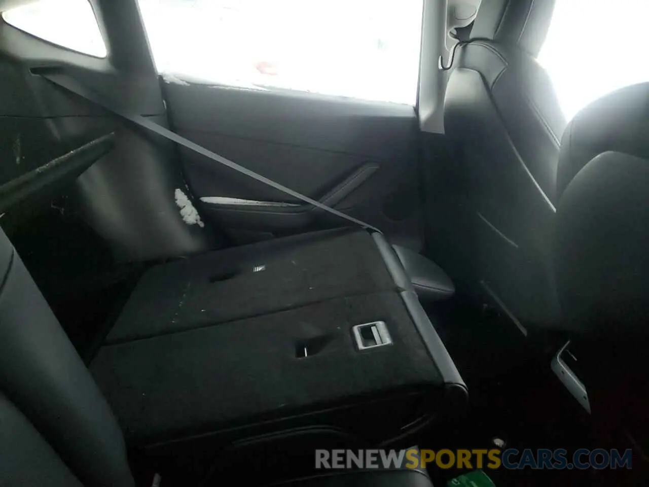 10 Photograph of a damaged car 7SAYGDEF4NF378191 TESLA MODEL Y 2022