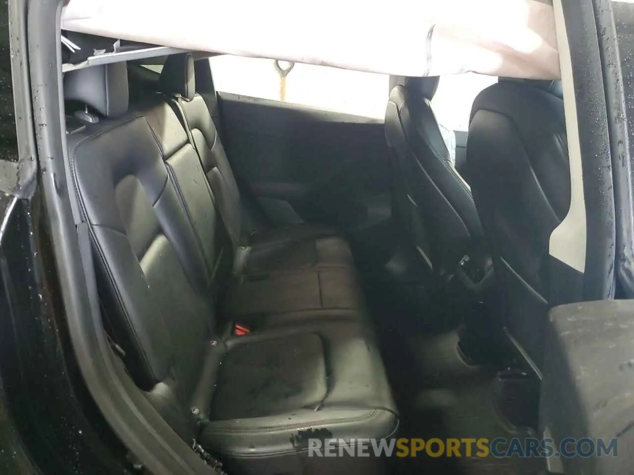 10 Photograph of a damaged car 7SAYGDEF4NF388929 TESLA MODEL Y 2022