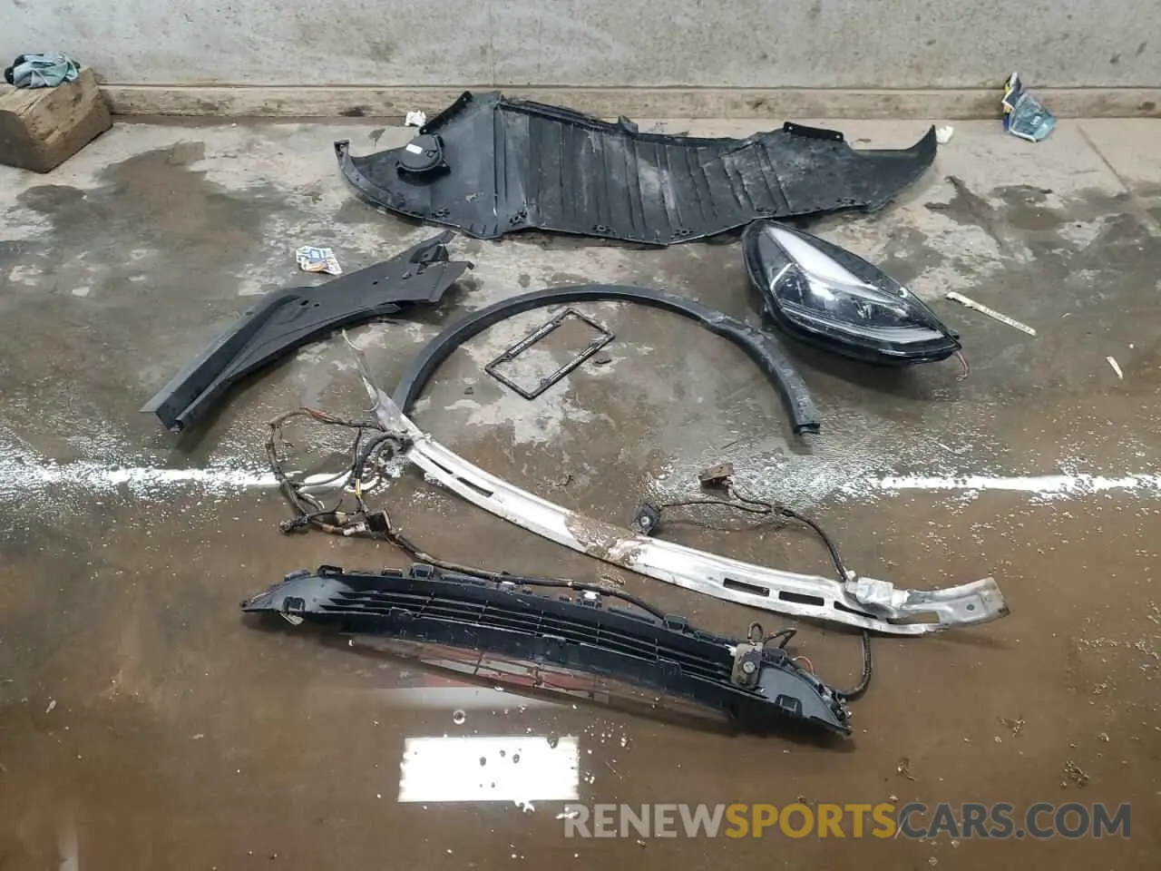 12 Photograph of a damaged car 7SAYGDEF4NF388929 TESLA MODEL Y 2022