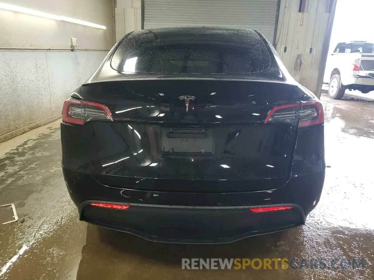 6 Photograph of a damaged car 7SAYGDEF4NF388929 TESLA MODEL Y 2022