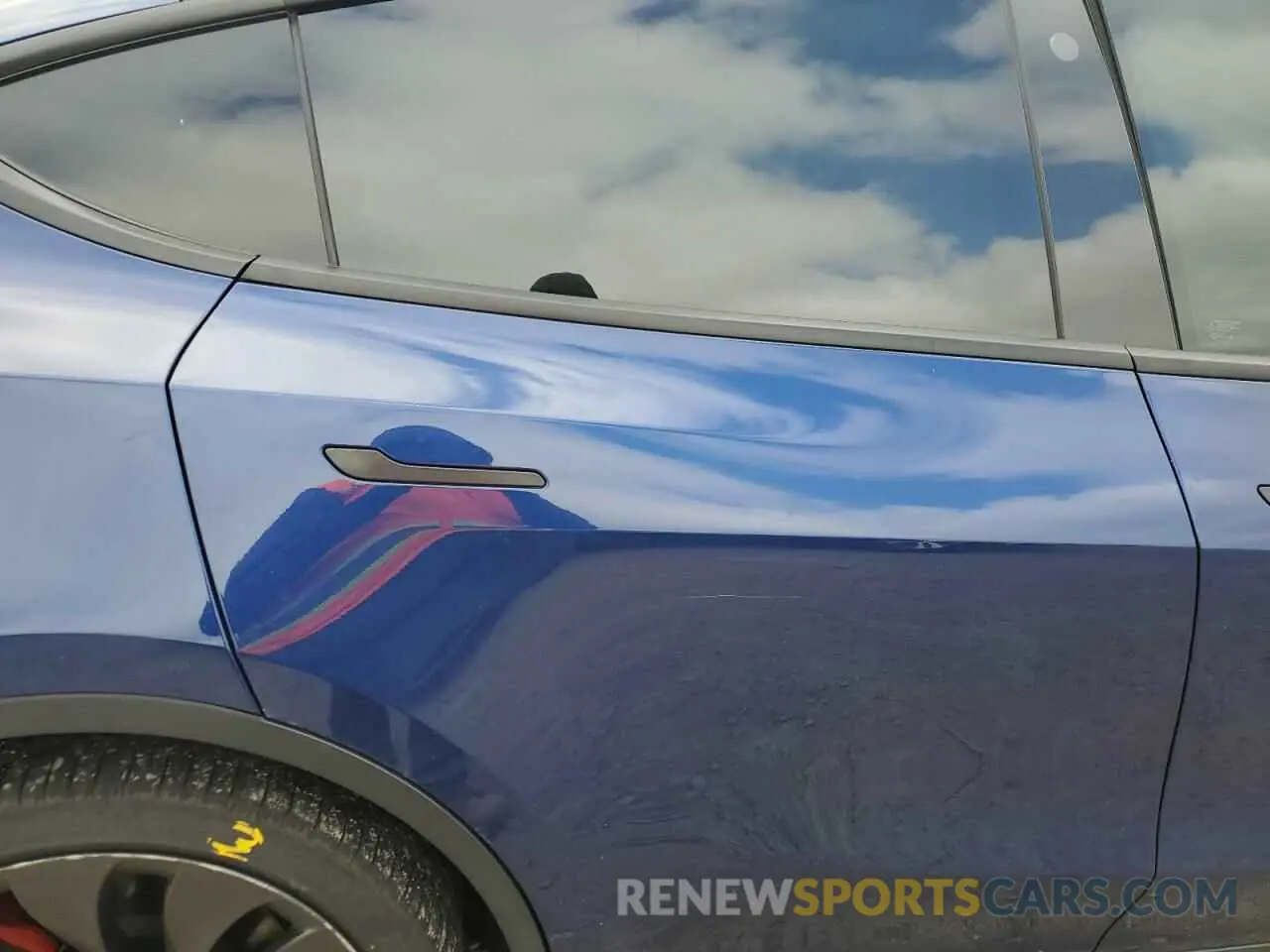11 Photograph of a damaged car 7SAYGDEF4NF394472 TESLA MODEL Y 2022