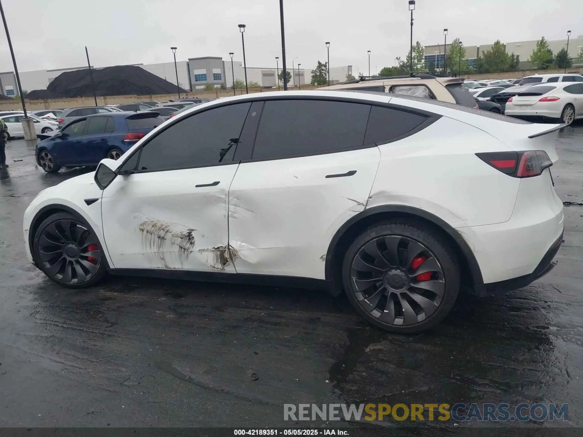 14 Photograph of a damaged car 7SAYGDEF4NF411416 TESLA MODEL Y 2022