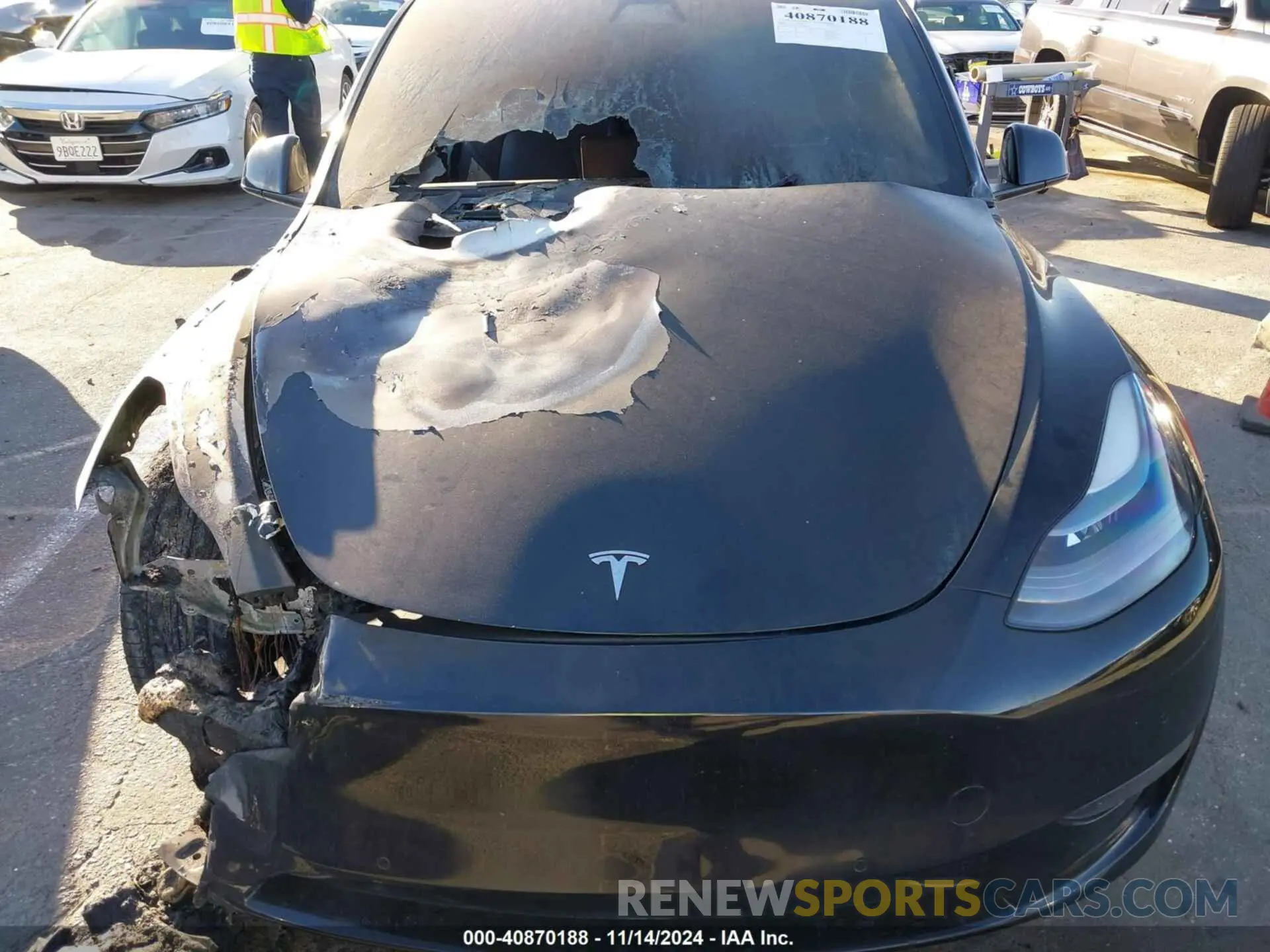 10 Photograph of a damaged car 7SAYGDEF4NF460647 TESLA MODEL Y 2022