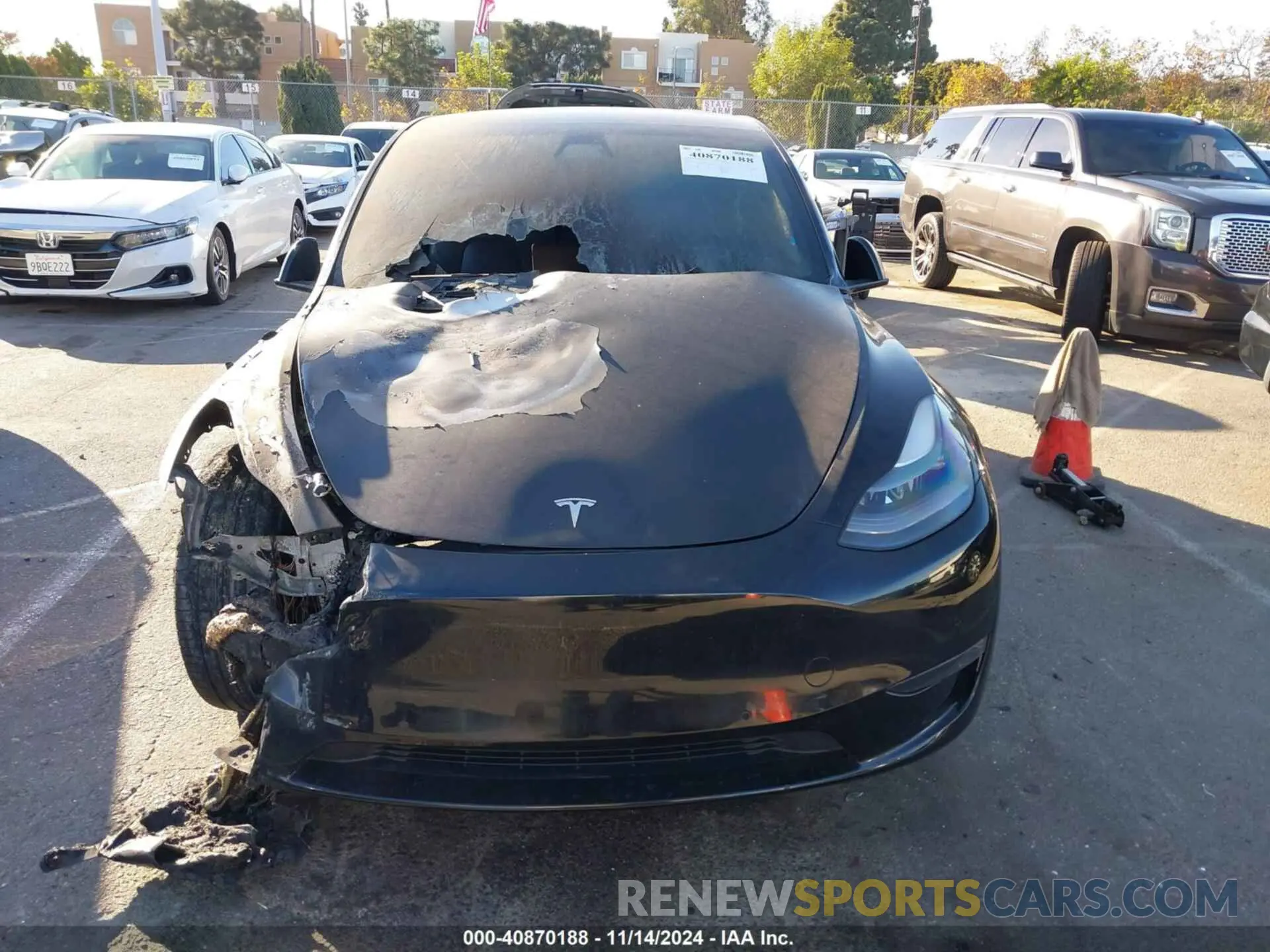 12 Photograph of a damaged car 7SAYGDEF4NF460647 TESLA MODEL Y 2022
