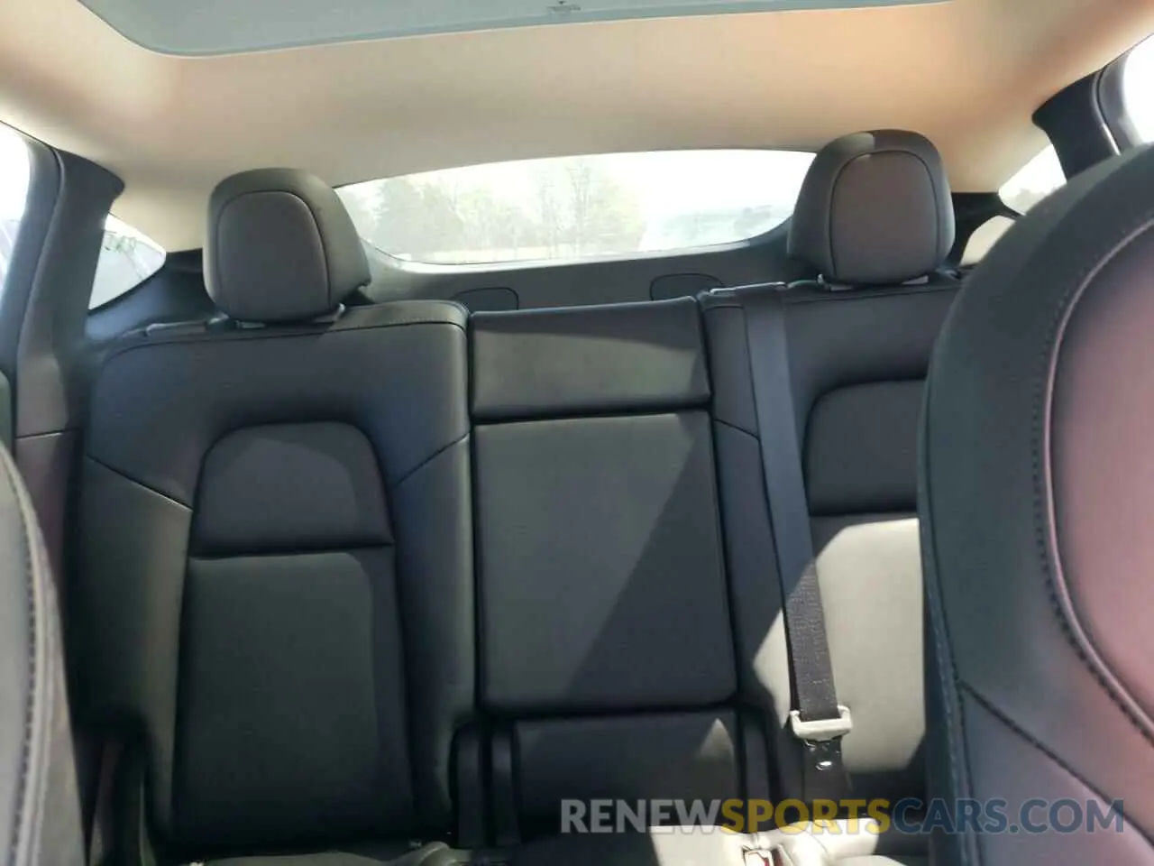 10 Photograph of a damaged car 7SAYGDEF4NF495138 TESLA MODEL Y 2022