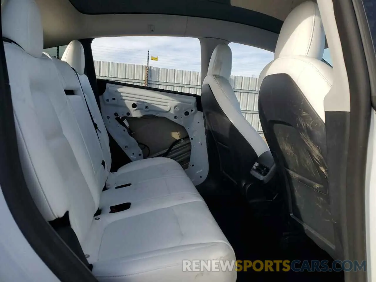 10 Photograph of a damaged car 7SAYGDEF4NF511189 TESLA MODEL Y 2022