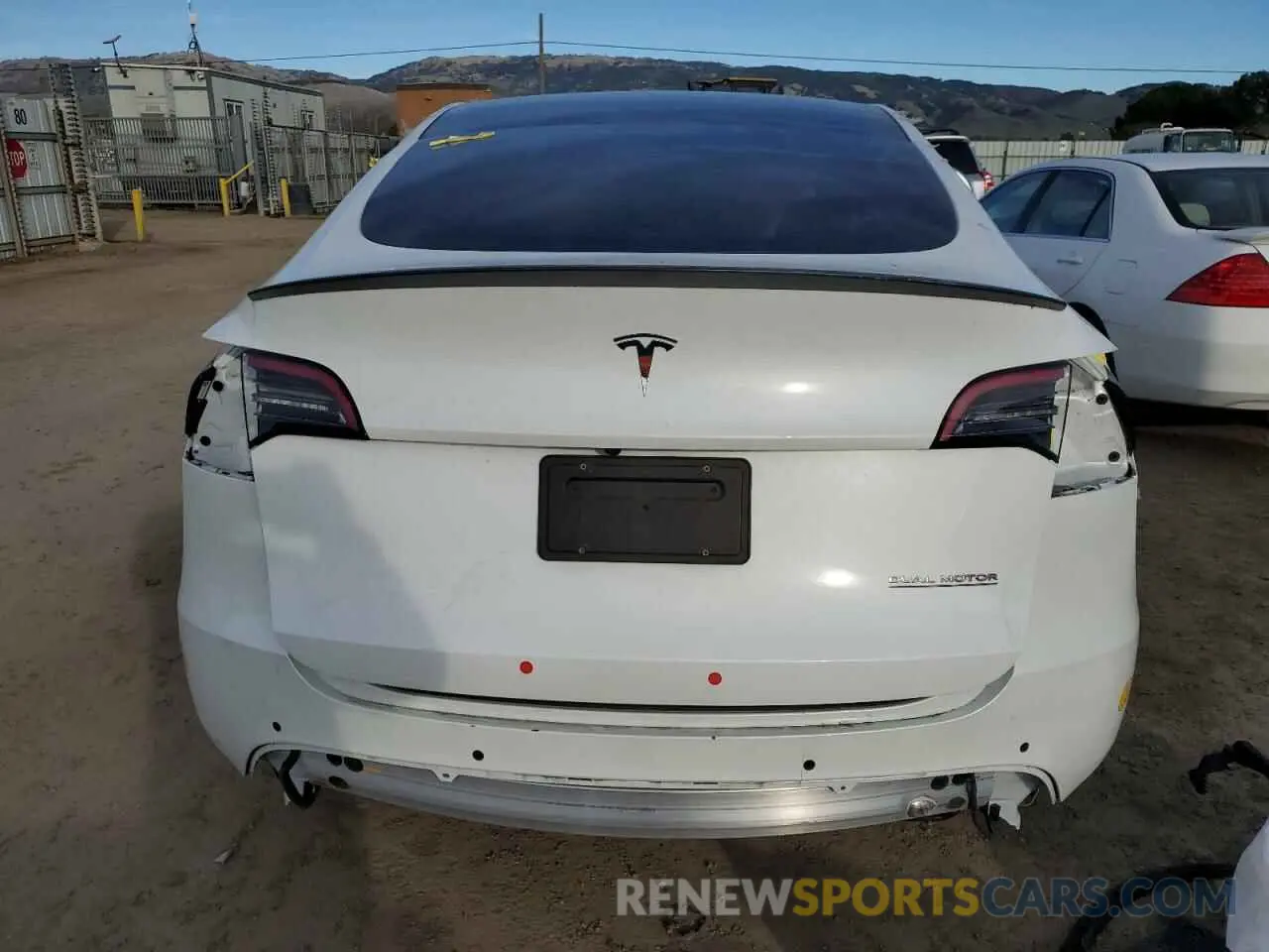 6 Photograph of a damaged car 7SAYGDEF4NF511189 TESLA MODEL Y 2022