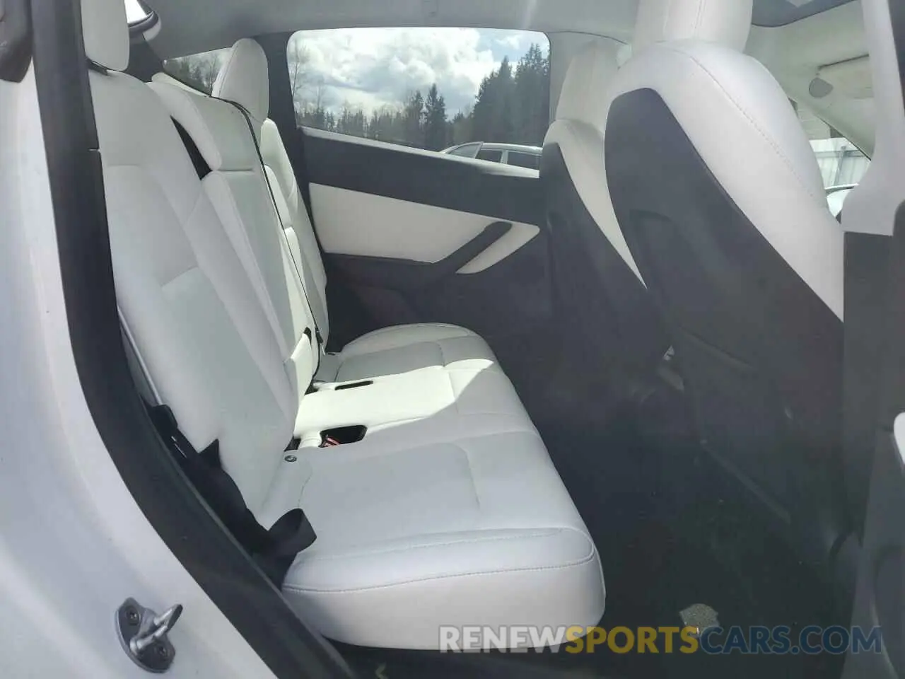 11 Photograph of a damaged car 7SAYGDEF4NF518109 TESLA MODEL Y 2022