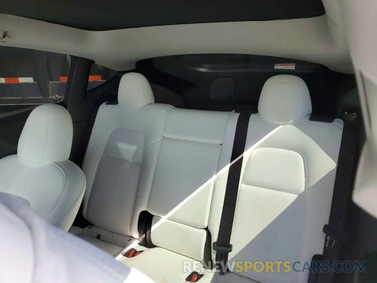 10 Photograph of a damaged car 7SAYGDEF4NF531054 TESLA MODEL Y 2022
