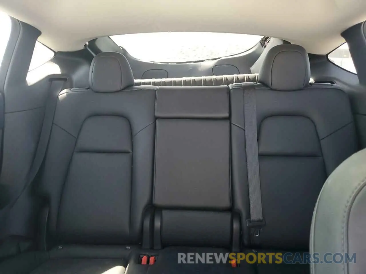 10 Photograph of a damaged car 7SAYGDEF4NF539011 TESLA MODEL Y 2022