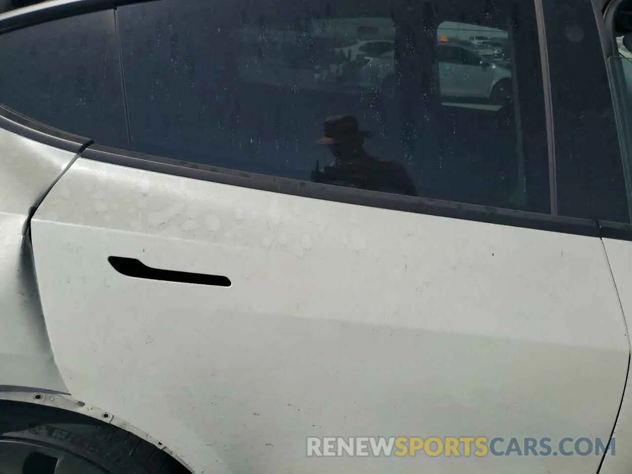 11 Photograph of a damaged car 7SAYGDEF4NF539011 TESLA MODEL Y 2022
