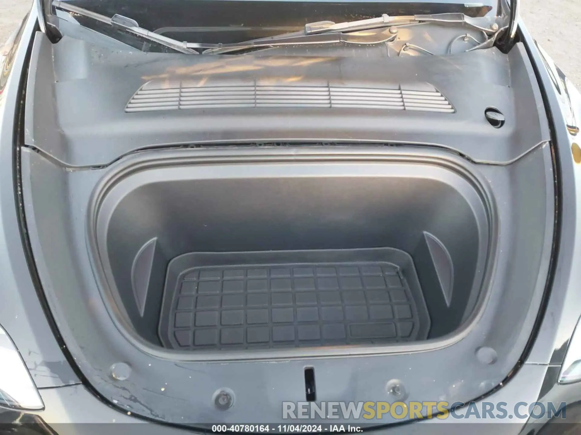 10 Photograph of a damaged car 7SAYGDEF4NF546427 TESLA MODEL Y 2022