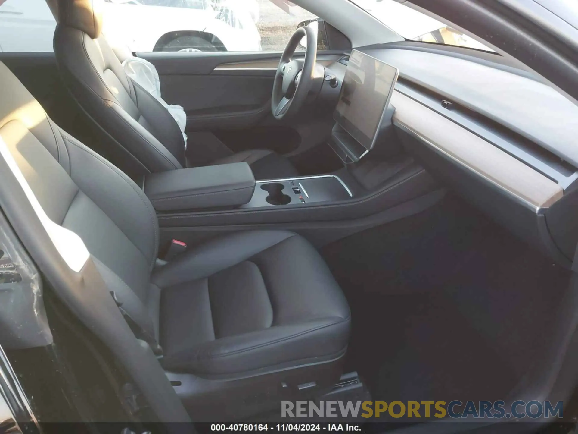 5 Photograph of a damaged car 7SAYGDEF4NF546427 TESLA MODEL Y 2022