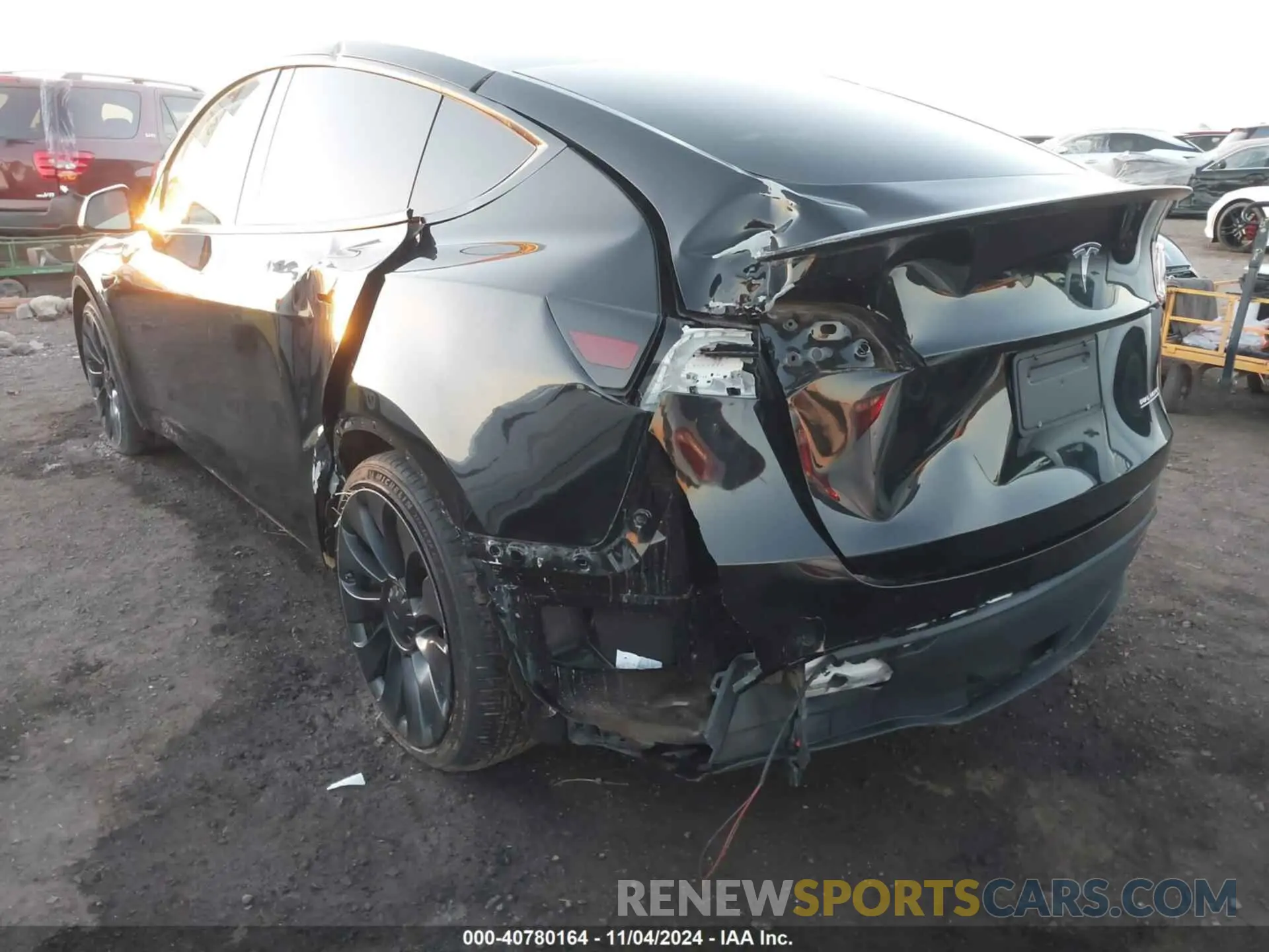 6 Photograph of a damaged car 7SAYGDEF4NF546427 TESLA MODEL Y 2022