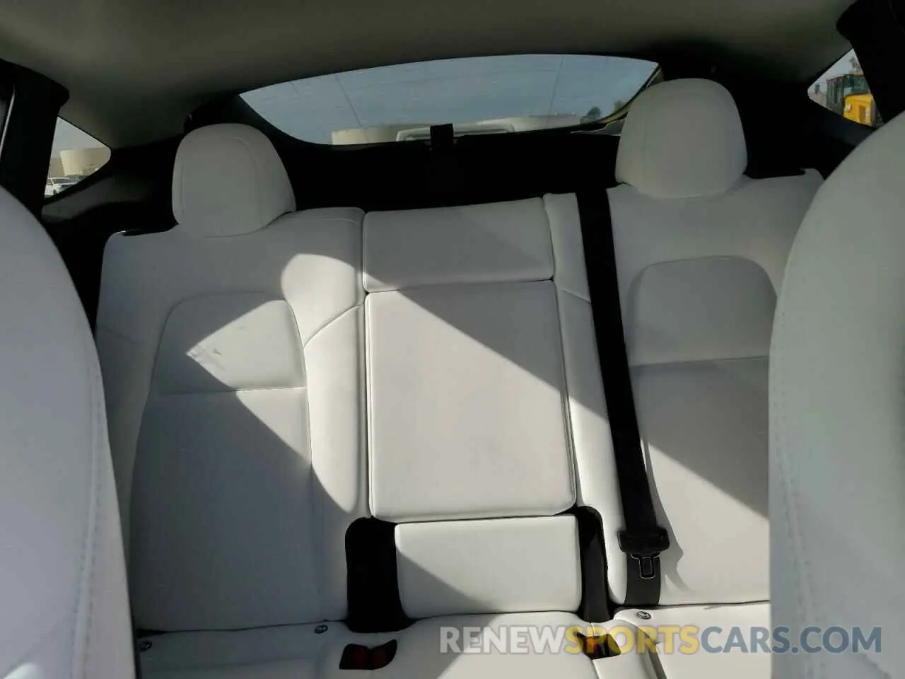 10 Photograph of a damaged car 7SAYGDEF4NF561378 TESLA MODEL Y 2022