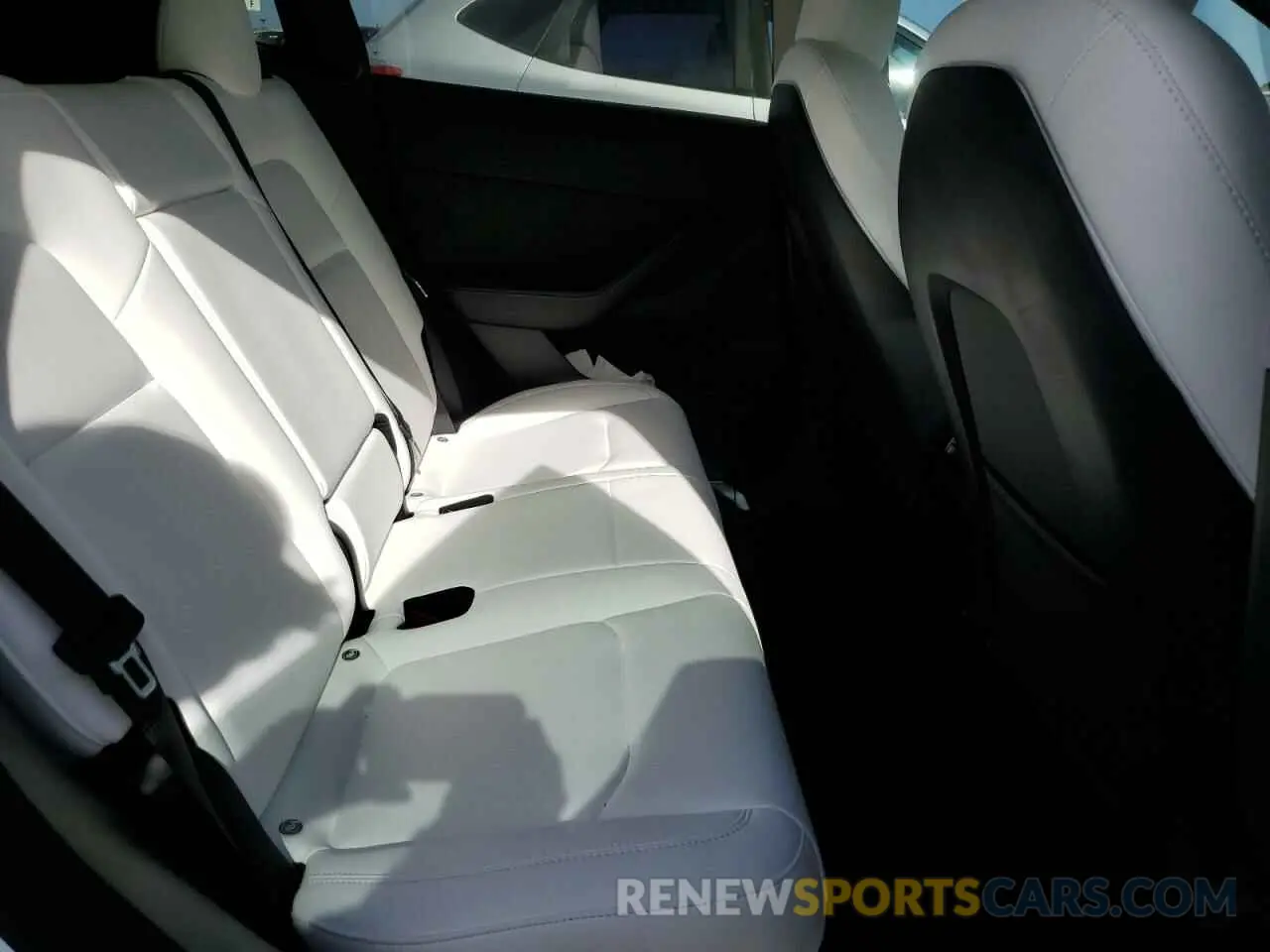 11 Photograph of a damaged car 7SAYGDEF4NF561378 TESLA MODEL Y 2022