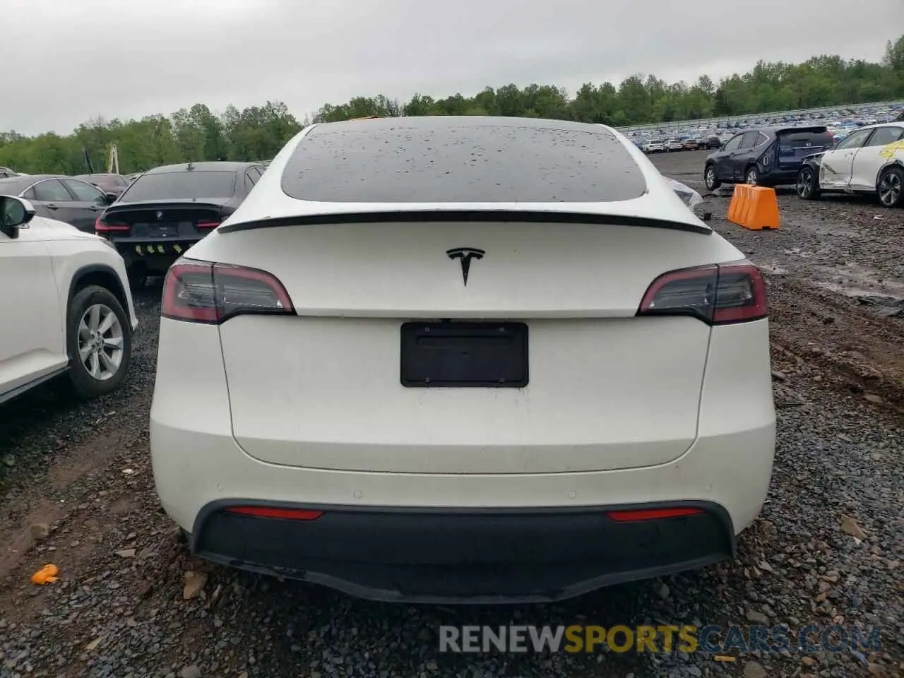 6 Photograph of a damaged car 7SAYGDEF4NF564278 TESLA MODEL Y 2022