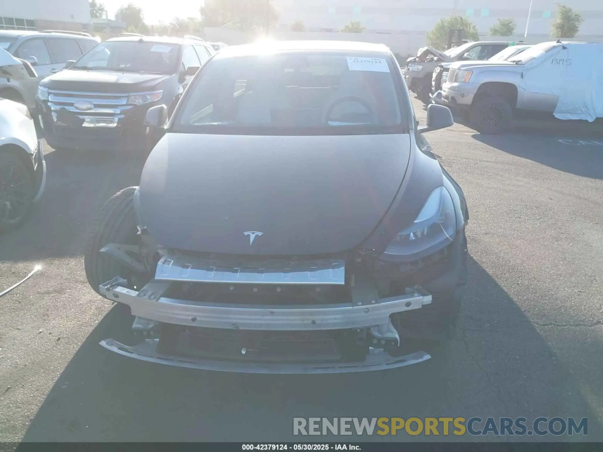 13 Photograph of a damaged car 7SAYGDEF4NF564975 TESLA MODEL Y 2022