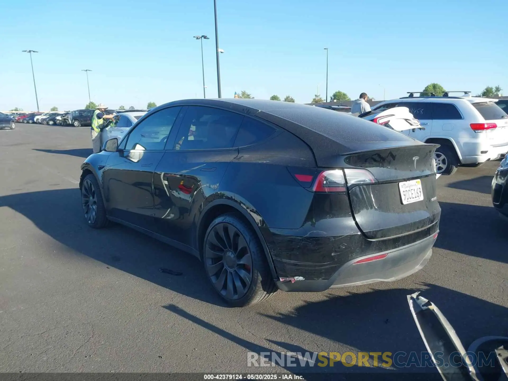 15 Photograph of a damaged car 7SAYGDEF4NF564975 TESLA MODEL Y 2022