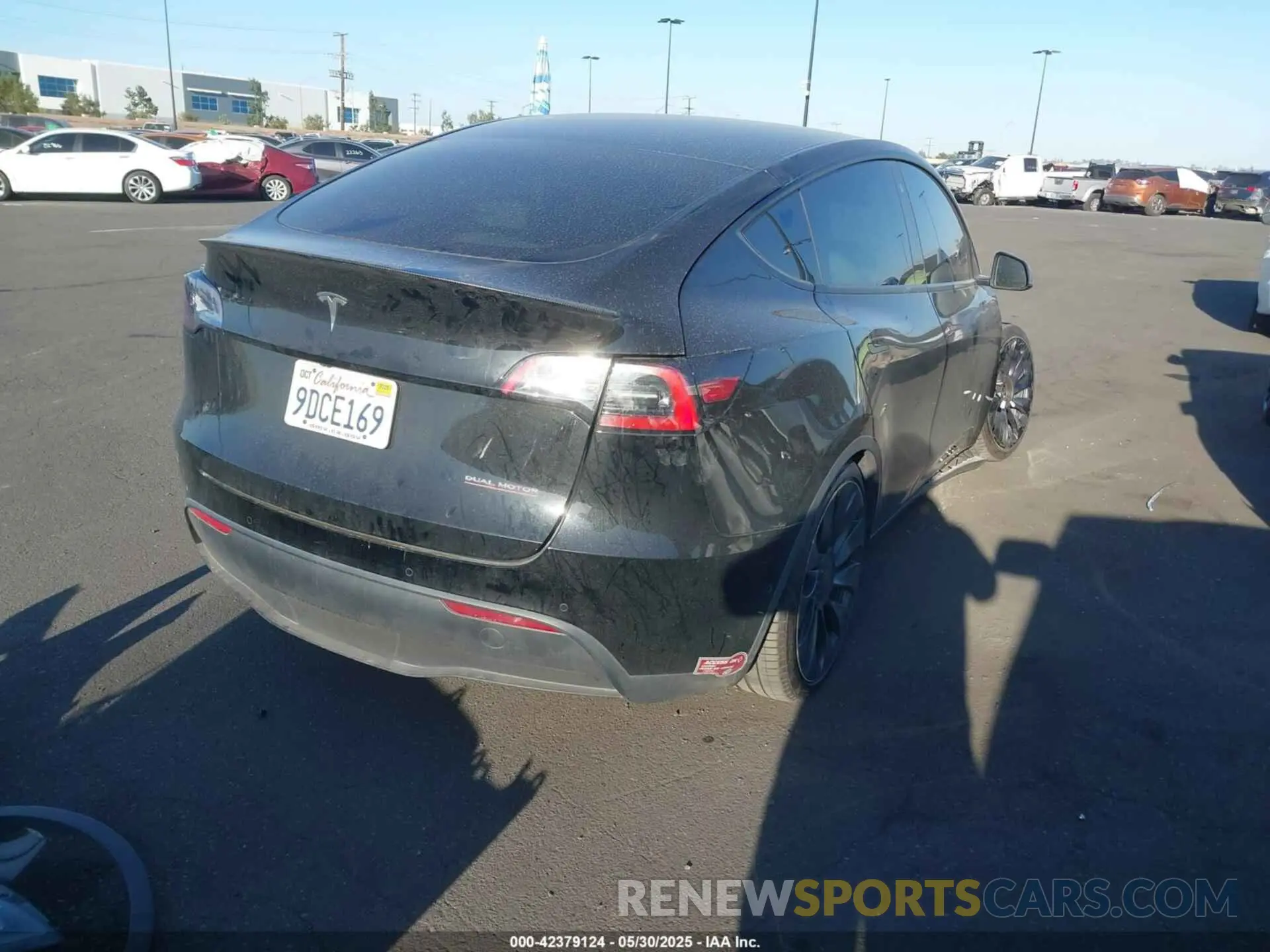 4 Photograph of a damaged car 7SAYGDEF4NF564975 TESLA MODEL Y 2022