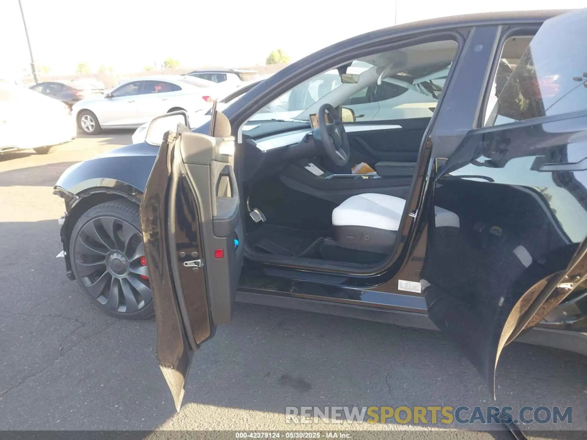 5 Photograph of a damaged car 7SAYGDEF4NF564975 TESLA MODEL Y 2022
