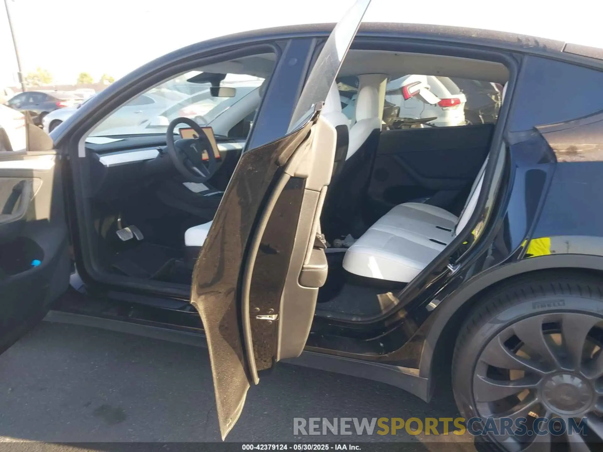 8 Photograph of a damaged car 7SAYGDEF4NF564975 TESLA MODEL Y 2022