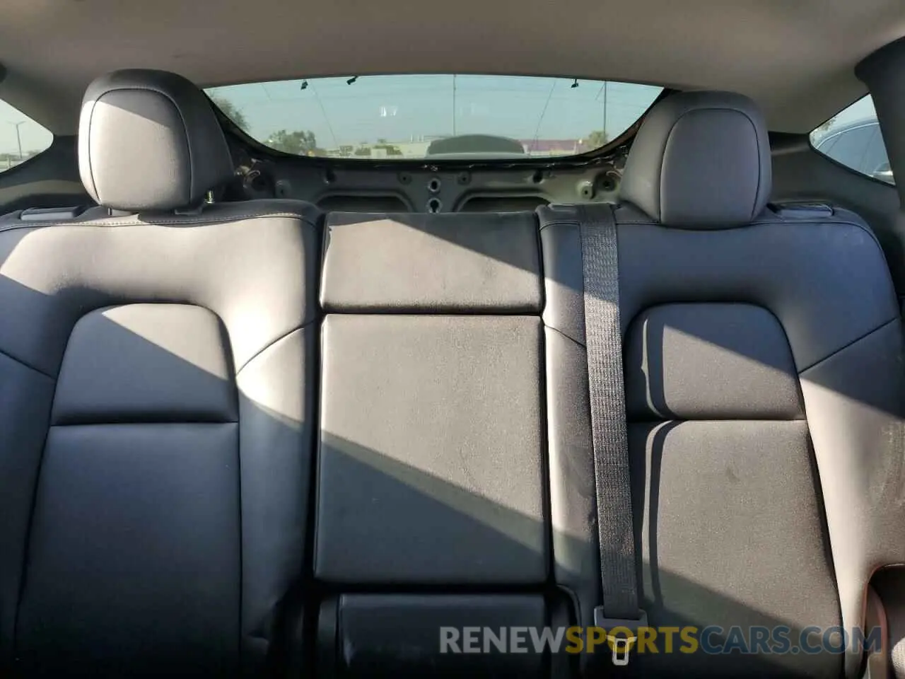 10 Photograph of a damaged car 7SAYGDEF5NF343093 TESLA MODEL Y 2022