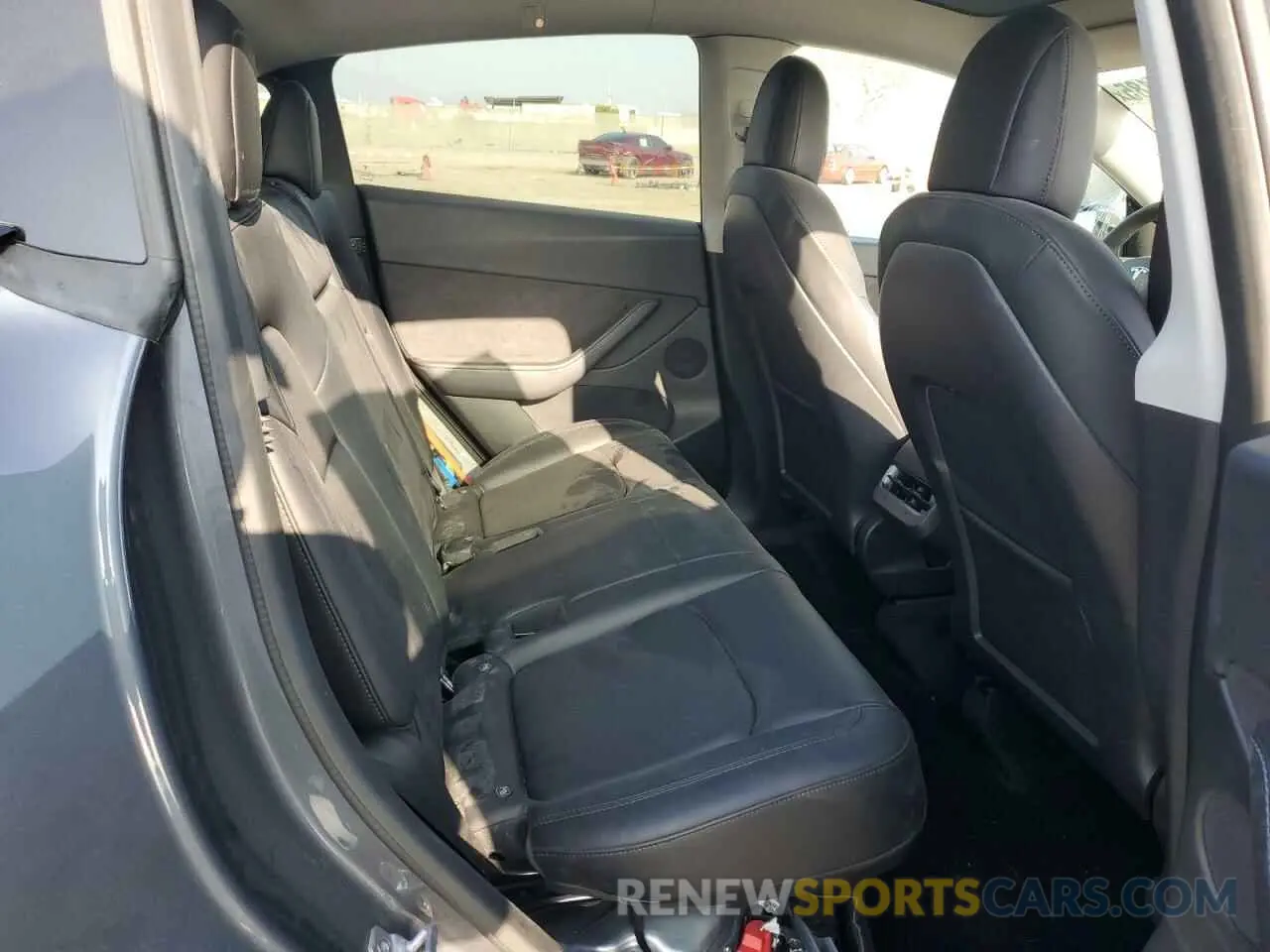 11 Photograph of a damaged car 7SAYGDEF5NF343093 TESLA MODEL Y 2022