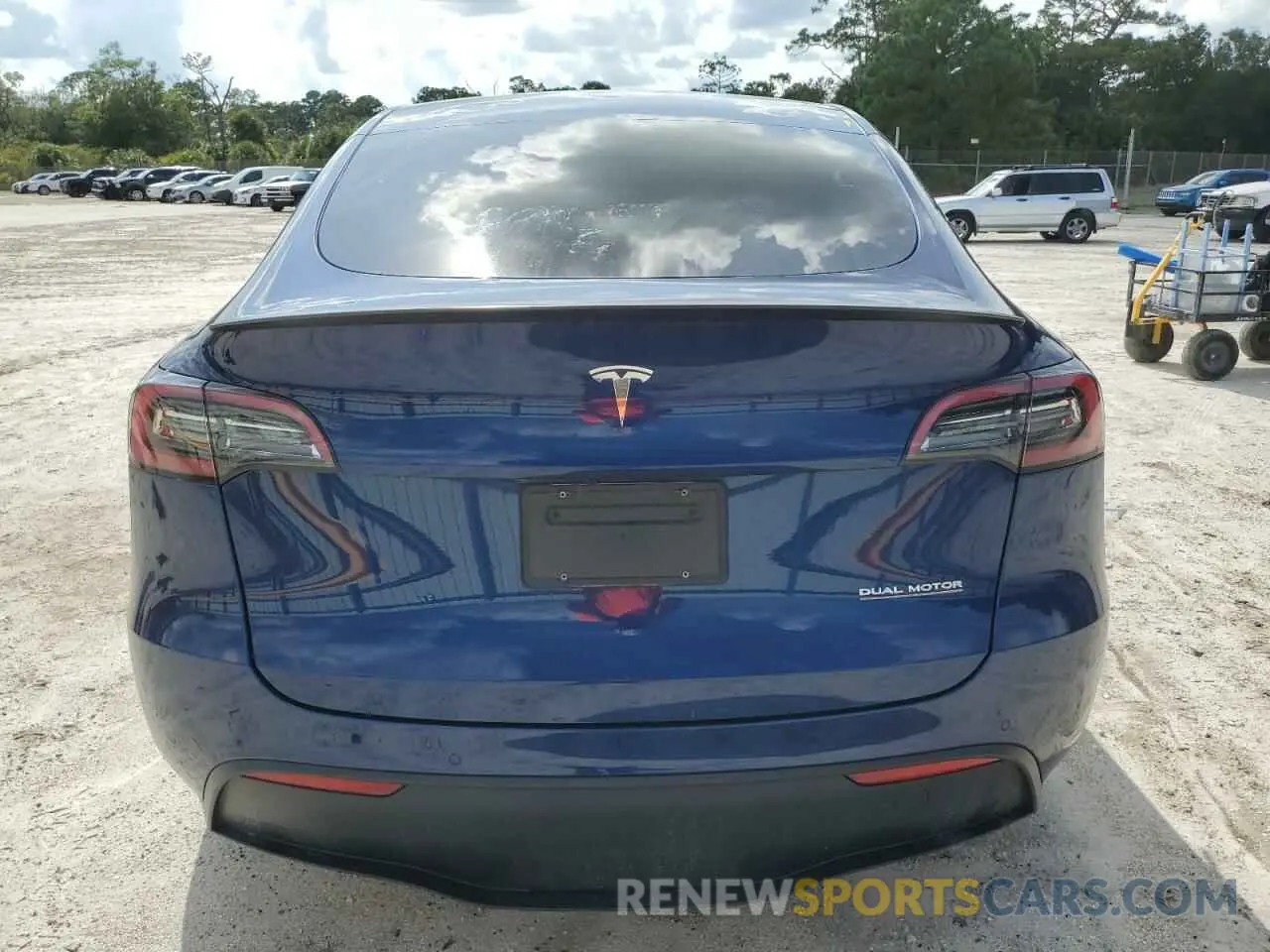 6 Photograph of a damaged car 7SAYGDEF5NF379110 TESLA MODEL Y 2022