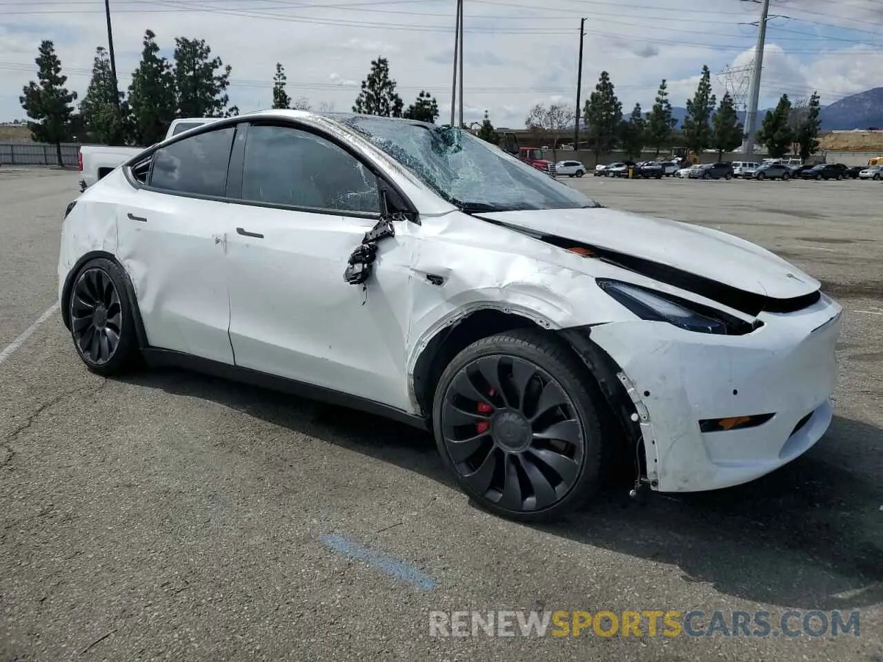 4 Photograph of a damaged car 7SAYGDEF5NF381195 TESLA MODEL Y 2022