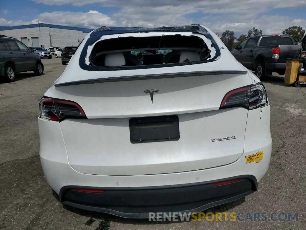 6 Photograph of a damaged car 7SAYGDEF5NF381195 TESLA MODEL Y 2022