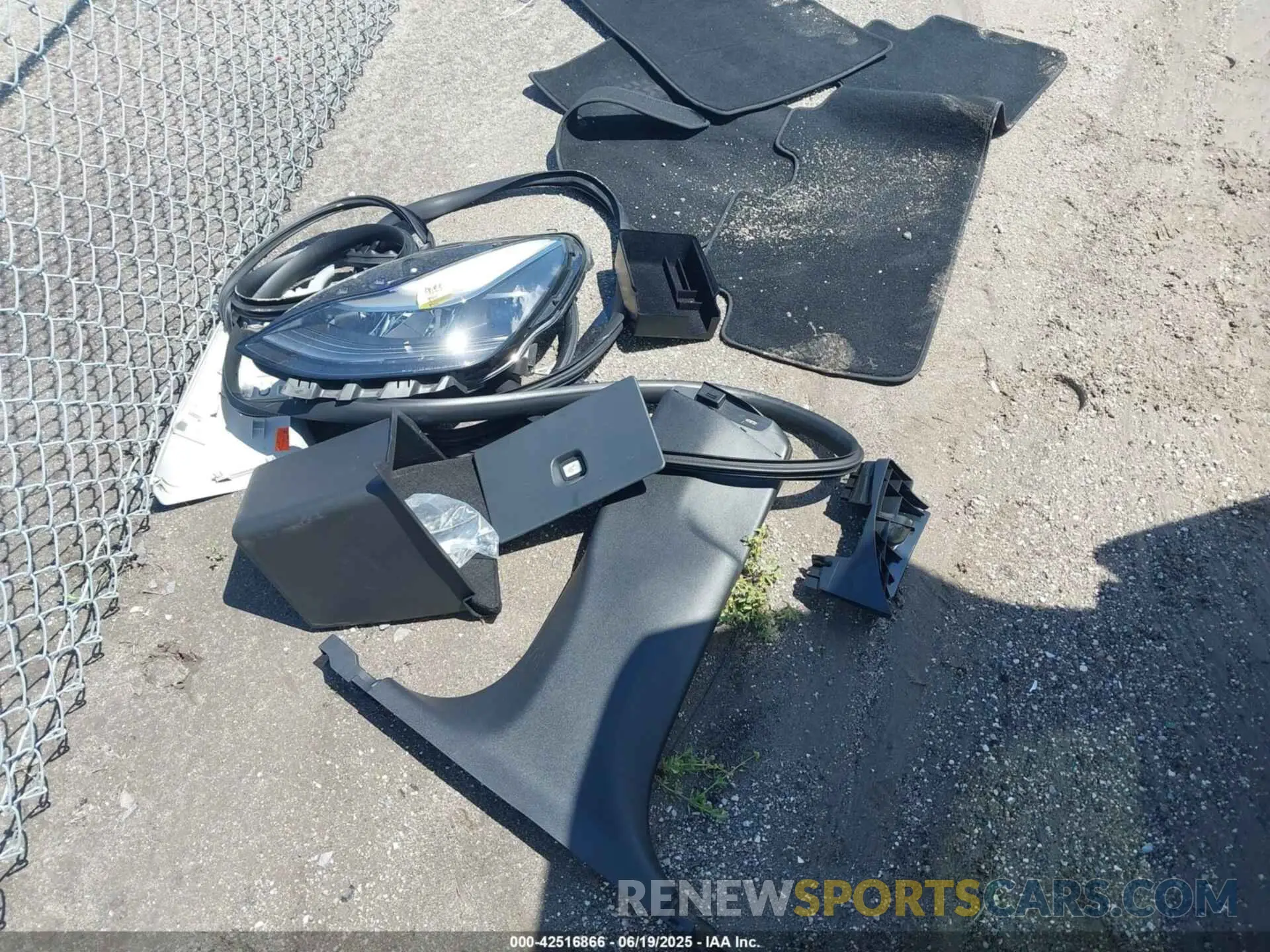 11 Photograph of a damaged car 7SAYGDEF5NF383111 TESLA MODEL Y 2022