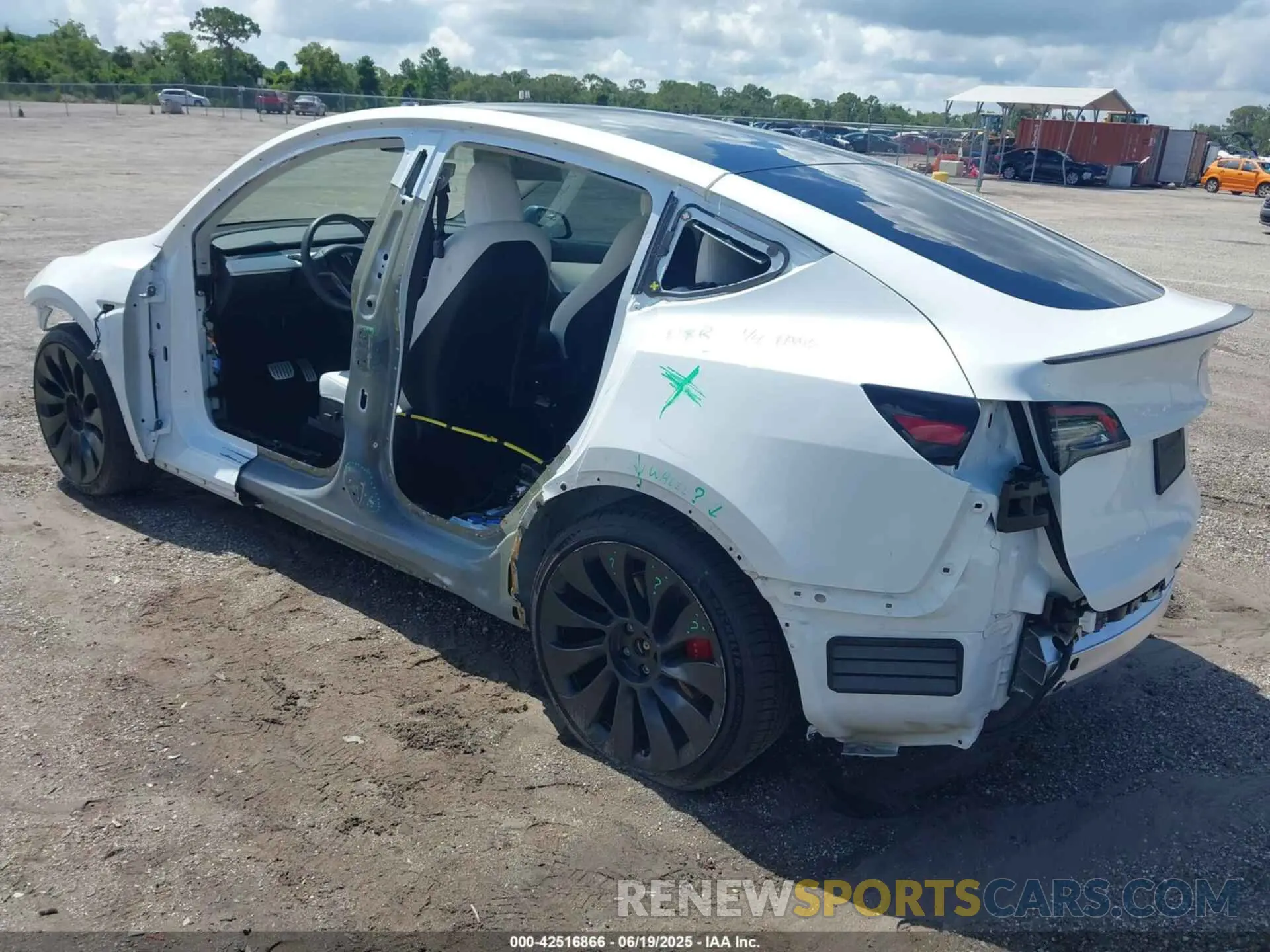 3 Photograph of a damaged car 7SAYGDEF5NF383111 TESLA MODEL Y 2022