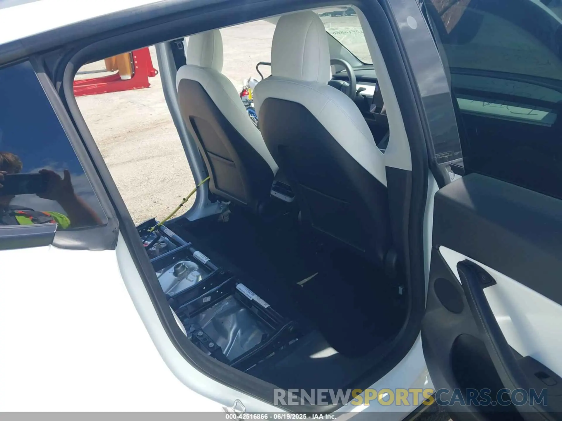 8 Photograph of a damaged car 7SAYGDEF5NF383111 TESLA MODEL Y 2022