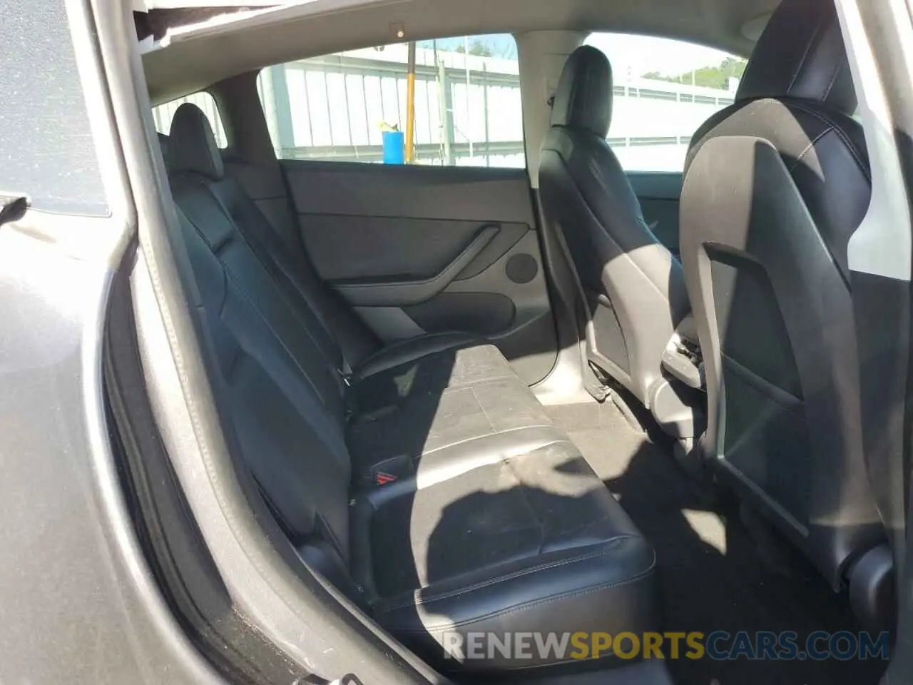 10 Photograph of a damaged car 7SAYGDEF5NF387966 TESLA MODEL Y 2022