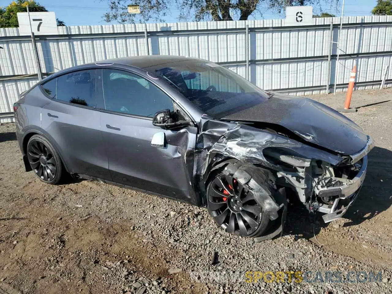 4 Photograph of a damaged car 7SAYGDEF5NF387966 TESLA MODEL Y 2022
